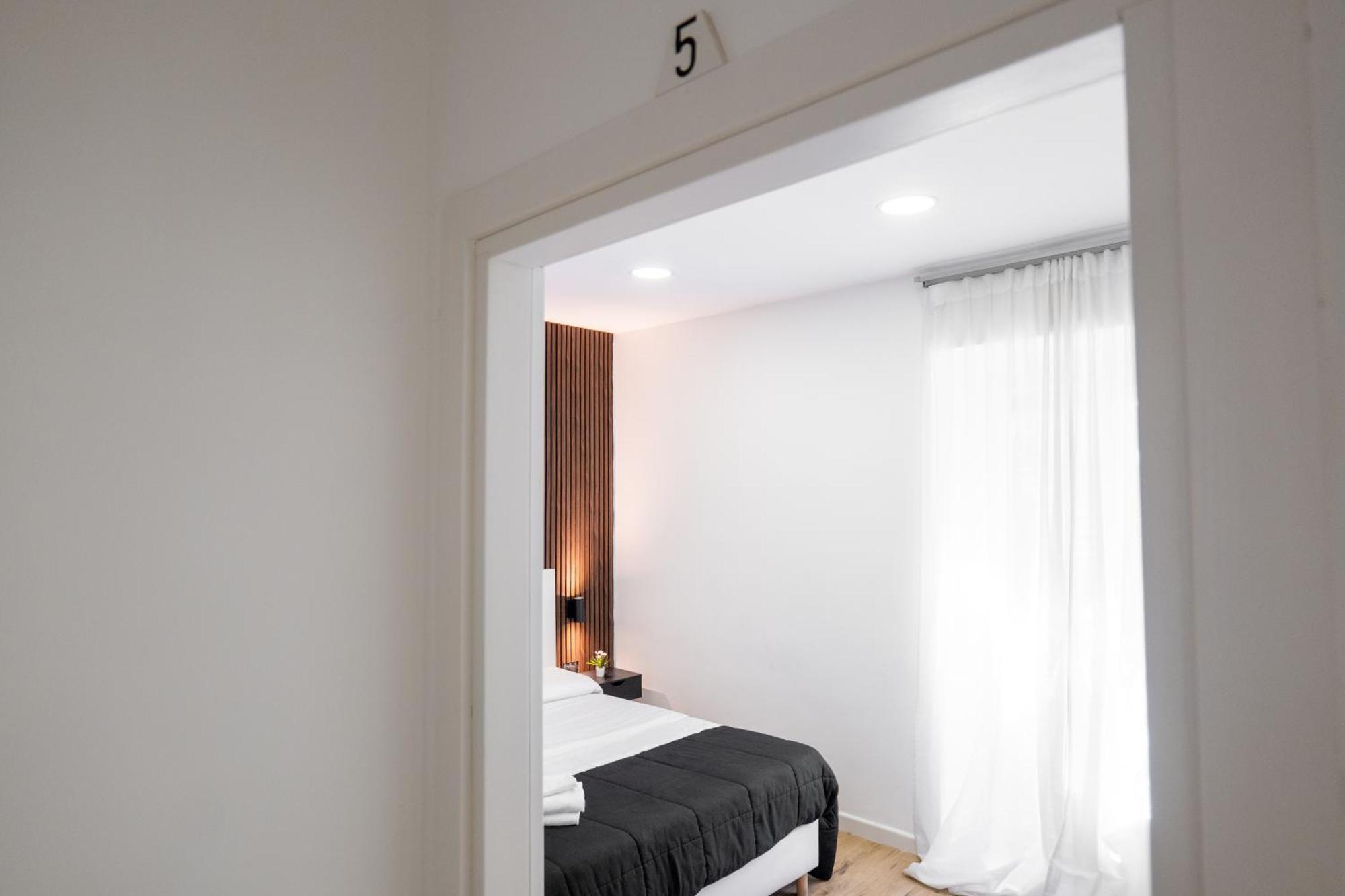 Dalmazia 33 Hotel ซาแลร์โน ภายนอก รูปภาพ